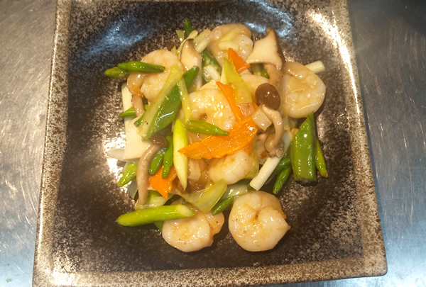 エビと季節野菜の塩味炒め