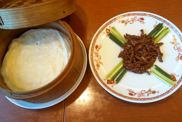 和牛肉の味噌炒めクレープ包み